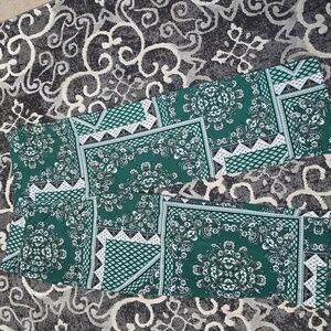 Maurices 2x Paisley Flower Pattern